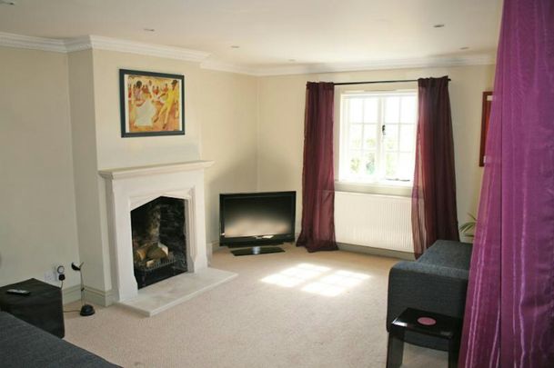 Linces Farm Cottages, Kimpton Road, Welwyn, AL6 9NL - Photo 1