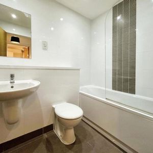 1 bedroom flat to rent - Photo 2