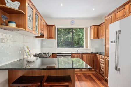 Modern Townhouse Offering Space, Style and Convenience - Photo 2