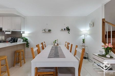 Modern & Low-Maintenance Living in Prime Runcorn Location - Photo 3