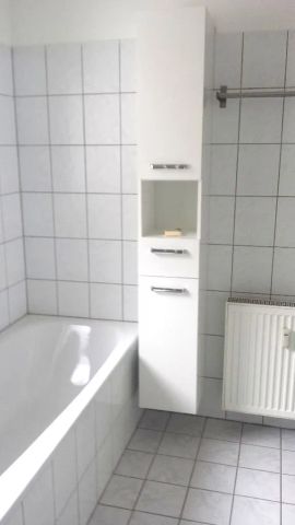 Schicke 2-Zimmer-Wohnung mit Südbalkon und Tiefgaragen-Stellplatz in Leverkusen-Schlebusch! - Photo 4