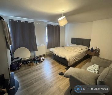 3 bedroom flat to rent - Photo 3