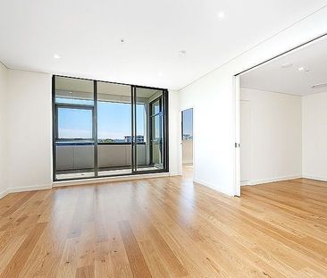 Spacious One Bed with Bedroom Sized Study! Ready Now! - Photo 1