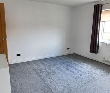2 bed maisonette to rent in Bournehall Avenue, Bushey, WD23 - Photo 2