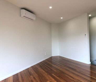 Modern Sophisticated Townhouse! - Photo 4