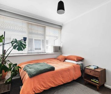 Sunny apartment near Elwood village - Photo 4