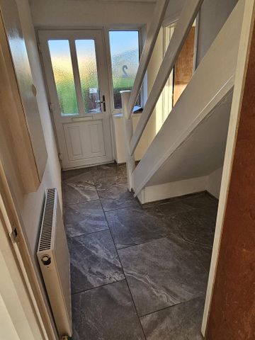 3 bedroom end of terrace house to rent - Photo 3