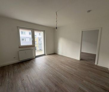 Frisch renoviert & bezugsfertig: Traumhafte 3-Raum-Wohnung wartet a... - Foto 1