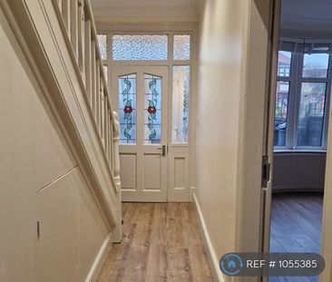 1 bedroom in a house share to rent - Photo 3