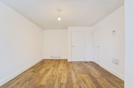 3 bedroom semi-detached house to rent - Photo 3