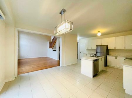 For Lease - 10 Benn Avenue, Georgina, Ontario - Photo 4