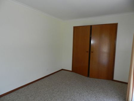 Neat and Tidy 2 Bedroom Unit - Photo 2