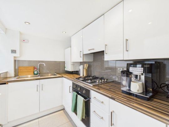 2 bedroom terraced house to rent - Photo 1