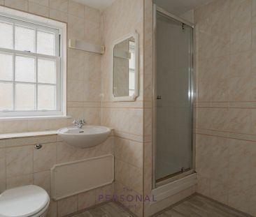 East Street, Epsom - Photo 1