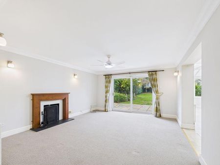 5 bedroom detached house to rent - Photo 2