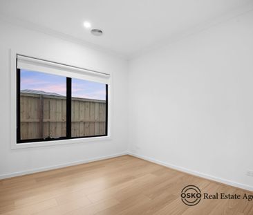 Luxury Family Living in the Heart of Riverwalk Estate - Photo 3