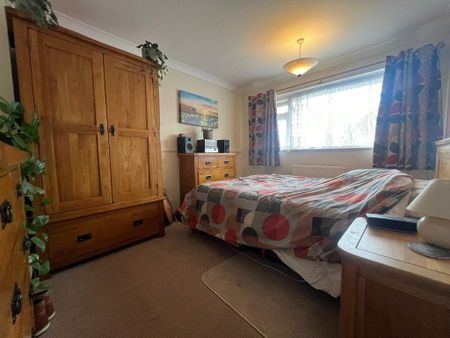 3 bedroom semi-detached house to rent - Photo 5