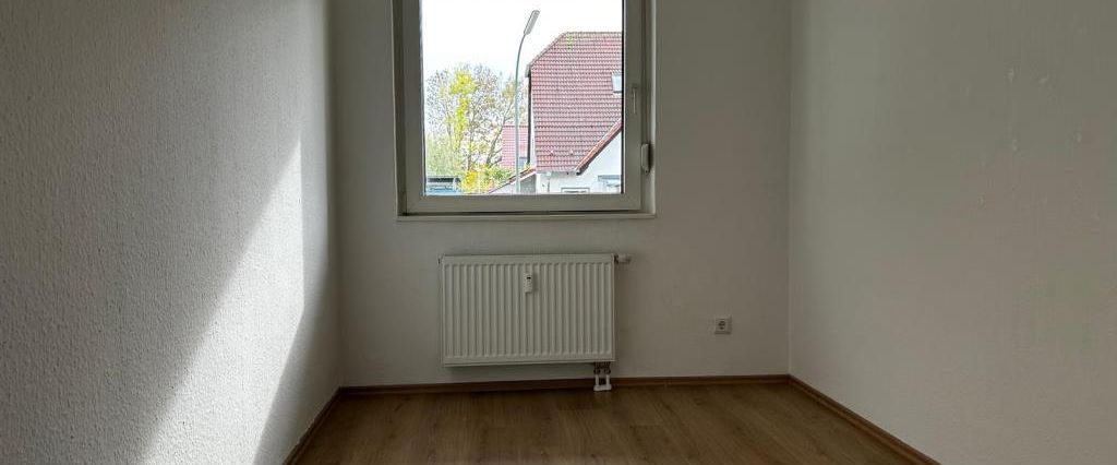 Rent now – pay less! Partially renovated 4-room apartment available immediately - Foto 1