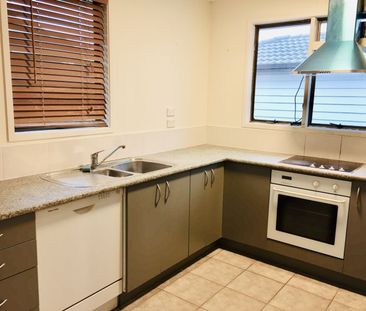 Property Management61a Sunset Rd, Totara Vale - Apartment for Rent - Photo 5