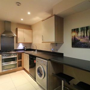 Room 3 Beauvais Square, Shortstown - Photo 2