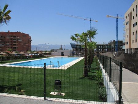 Piso de alquiler en El Cónsul - Ciudad Universitaria - El Romeral - Photo 2