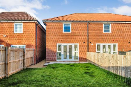 2 bedroom semi-detached house to rent - Photo 5