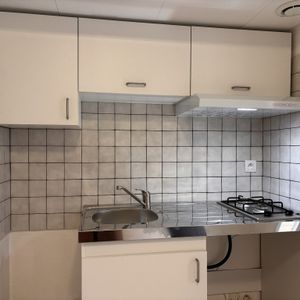 THIERS SUR THEVE: studio rénové dans un ensemble immobilier avec son stationnement privatif - Photo 2