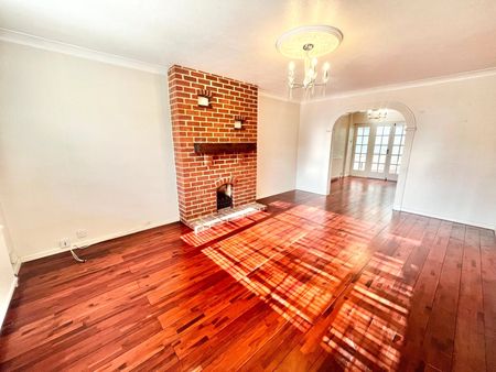 Ashurst Avenue, Southend-on-Sea, Essex, SS2 4TE - Photo 2