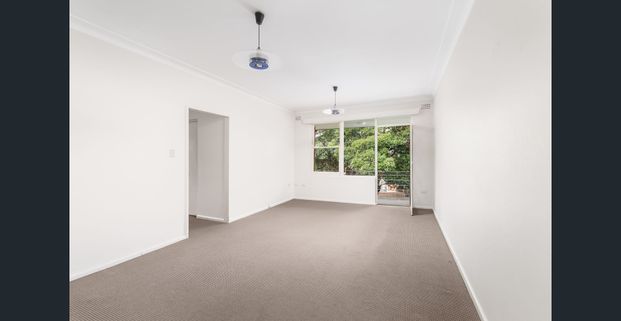 Bright Top-Floor Apartment in a Quiet Complex - Photo 1