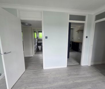 2 bed flat to rent in Gibbs Couch, Watford, WD19 - Photo 3