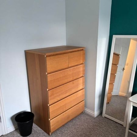 Room in a Shared Flat, Old School Place, CR0 - Photo 4