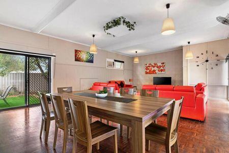 4 BEDROOM RESIDENCE AT MOTEL SITE - Photo 2