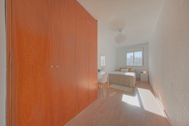 Calle de los Juglares, Madrid, Community of Madrid 28032 - Foto 1