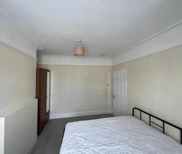 4 Bed Semi-Detached House, Kingston Road, LU2 - Photo 6