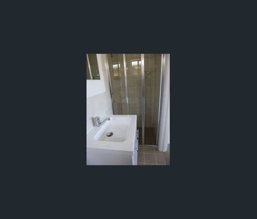 WORTH A LOOK - Photo 4