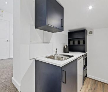 1 bedroom in a house share to rent - Photo 3