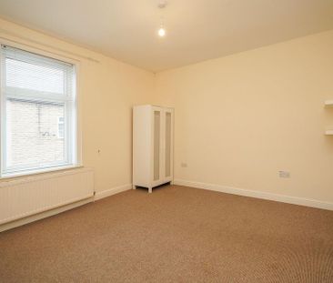 2 bedroom end of terrace house to rent - Photo 3