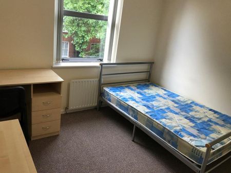 3 bedroom flat to rent - Photo 3