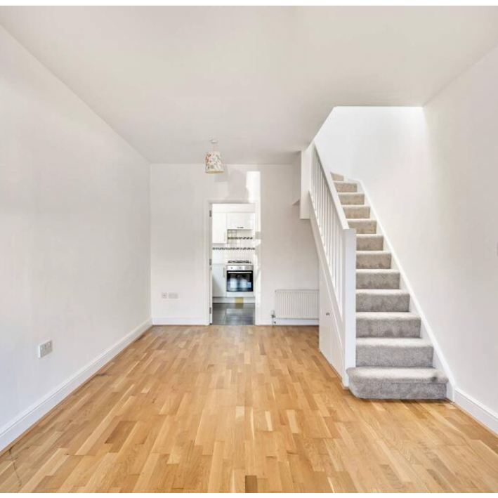 Modern Two Bedroom Maisonette for Rent in London, W7 - Photo 1
