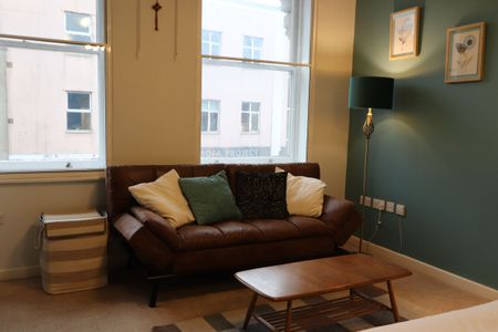 3 Bedroom Home – Medium Let - Photo 4