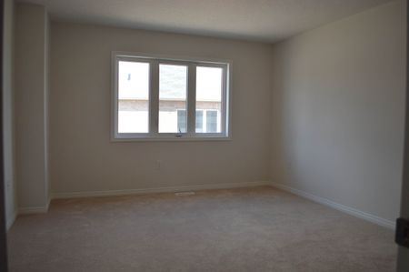 For Lease - 3 Butcher Crescent, Brantford, Ontario - Photo 4