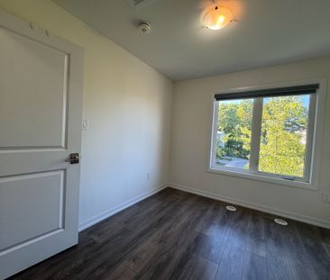 For Lease - 58 Heron Park Place, Toronto, Ontario - Photo 3