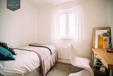 4 bedroom semi-detached house to rent - Photo 5