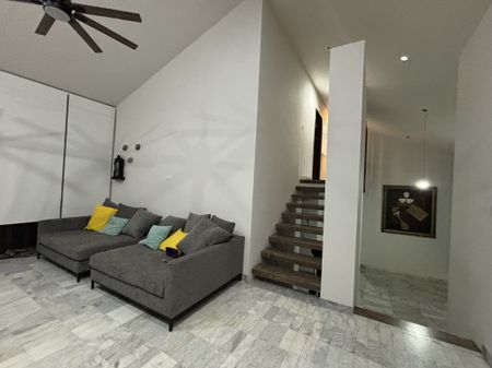 Casa de 5 recámaras, alberca, ubicada a 1 cuadra de Prolongación Montejo. - Photo 4