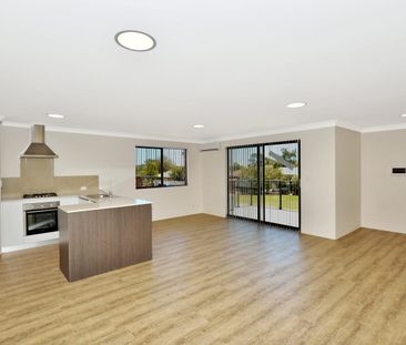 Lock up and Leave spacious apartment - Photo 1