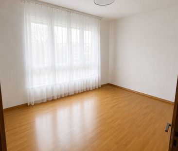 Grosszügige 5.5-Zimmerwohnung mit Cheminée und grossem Südbalkon - Photo 2