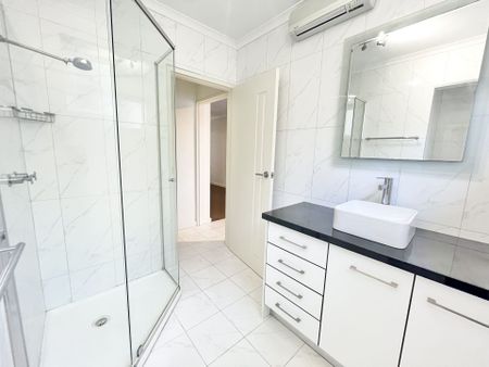 Stylish ground floor apartment! - Photo 2