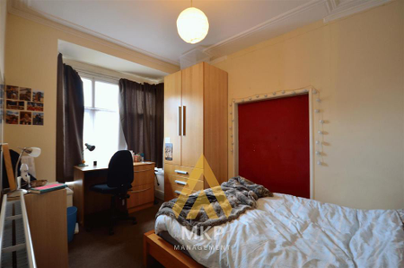 4 bedroom terraced house to rent - Photo 4