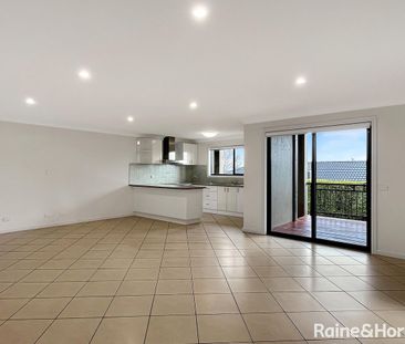 Spacious, Stylish & Refreshed 4 Bedroom Jerrabomberra Home - Photo 2