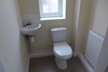 2 bedroom semi-detached house to rent - Photo 4